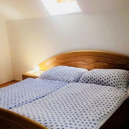 Hohentauernhof Apartamento *